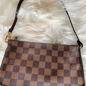 Louis Vuitton pouchette mini